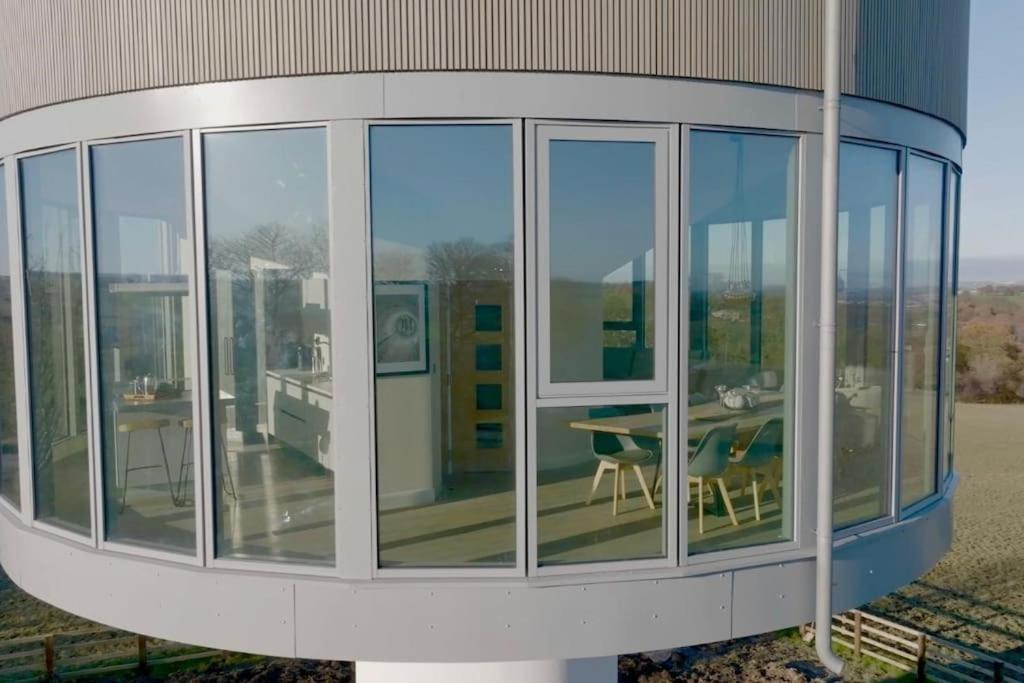 Villa Luxury Converted Water Tower In Flockton Emley Exterior foto